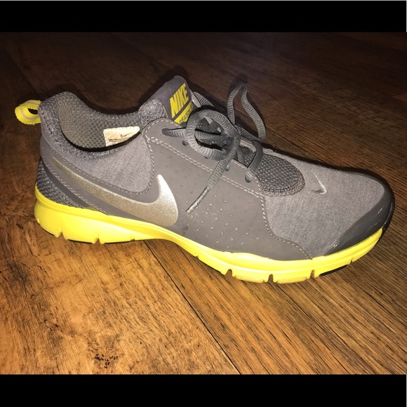 Nike Shoes - ✔️ Nike Season TR Tennis Shoes 7.5 7 1/2 Silver